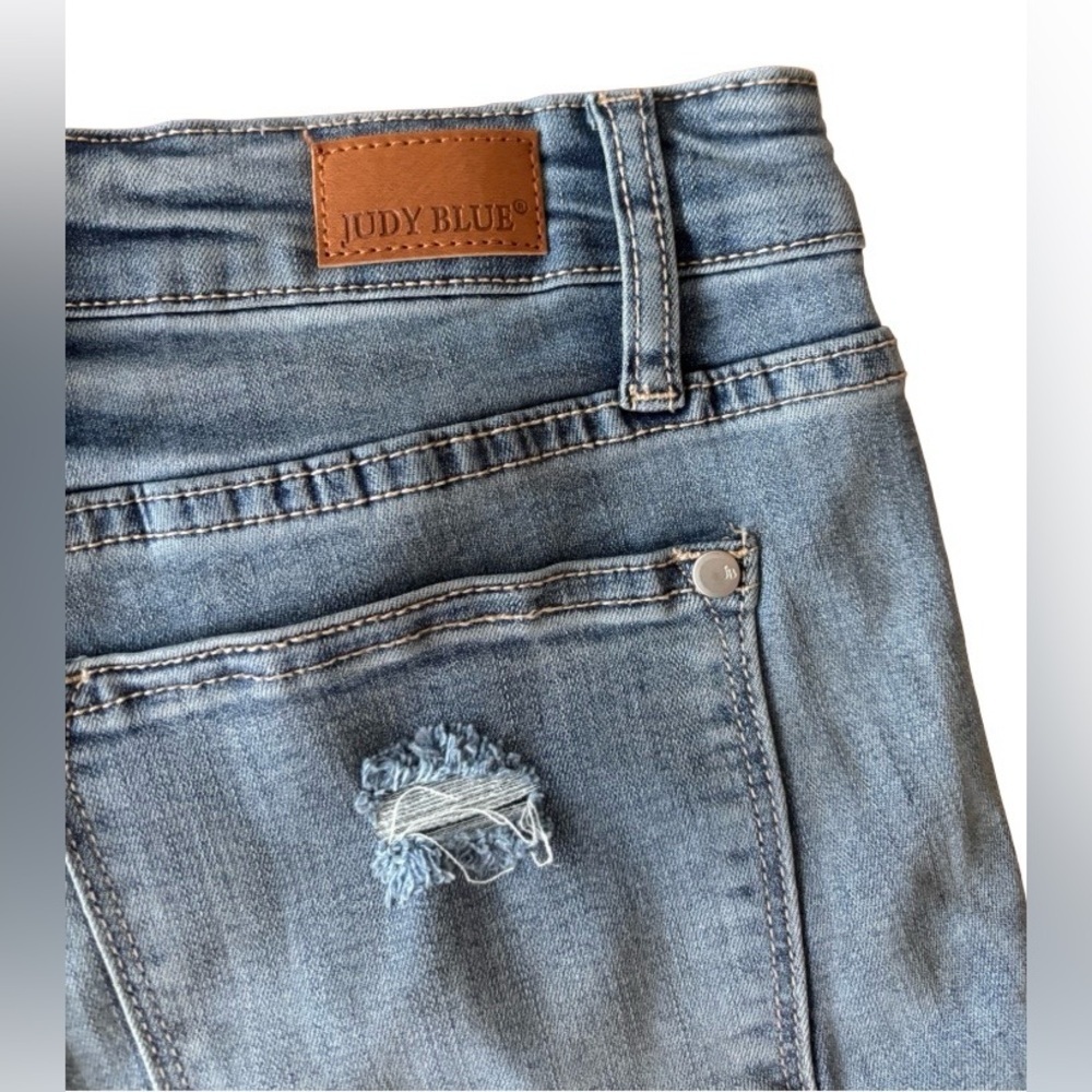 Judy Blue lt wsh distressed cuffed jn shrts SZ S casual denim 70’s - Picture 6 of 6